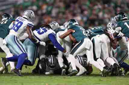 Sep 4, 2025; Philadelphia, Pennsylvania, USA; The Philadelphia Eagles execute a tush push for a first down against the Dallas Cowboys during the fourth quarter of the game at Lincoln Financial Field. Mandatory Credit: Bill Streicher-Imagn Images